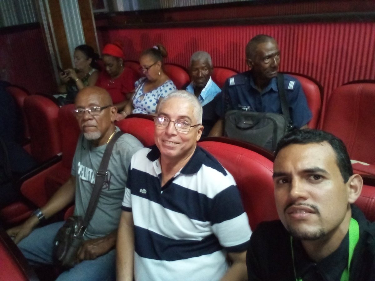 Desde el teatro Lázaro Peña CTC, en plenaria por el primero de mayo.

Participaremos en defensa de la Patria, la soberanía y la paz.

Rechazaremos enérgicamente el bloqueo económico y energético, las amenazas de guerra y la intoxicación mediática de manipulación contra Cuba.