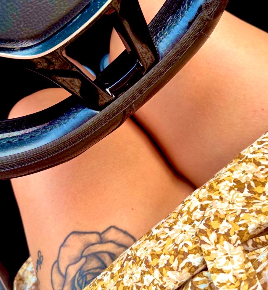 GoddessSammmxx's tweet photo. Summer dress &amp; no underwear 
= 
The perfect combo, don’t you agree???? https://t.co/U6sdhM0tfk