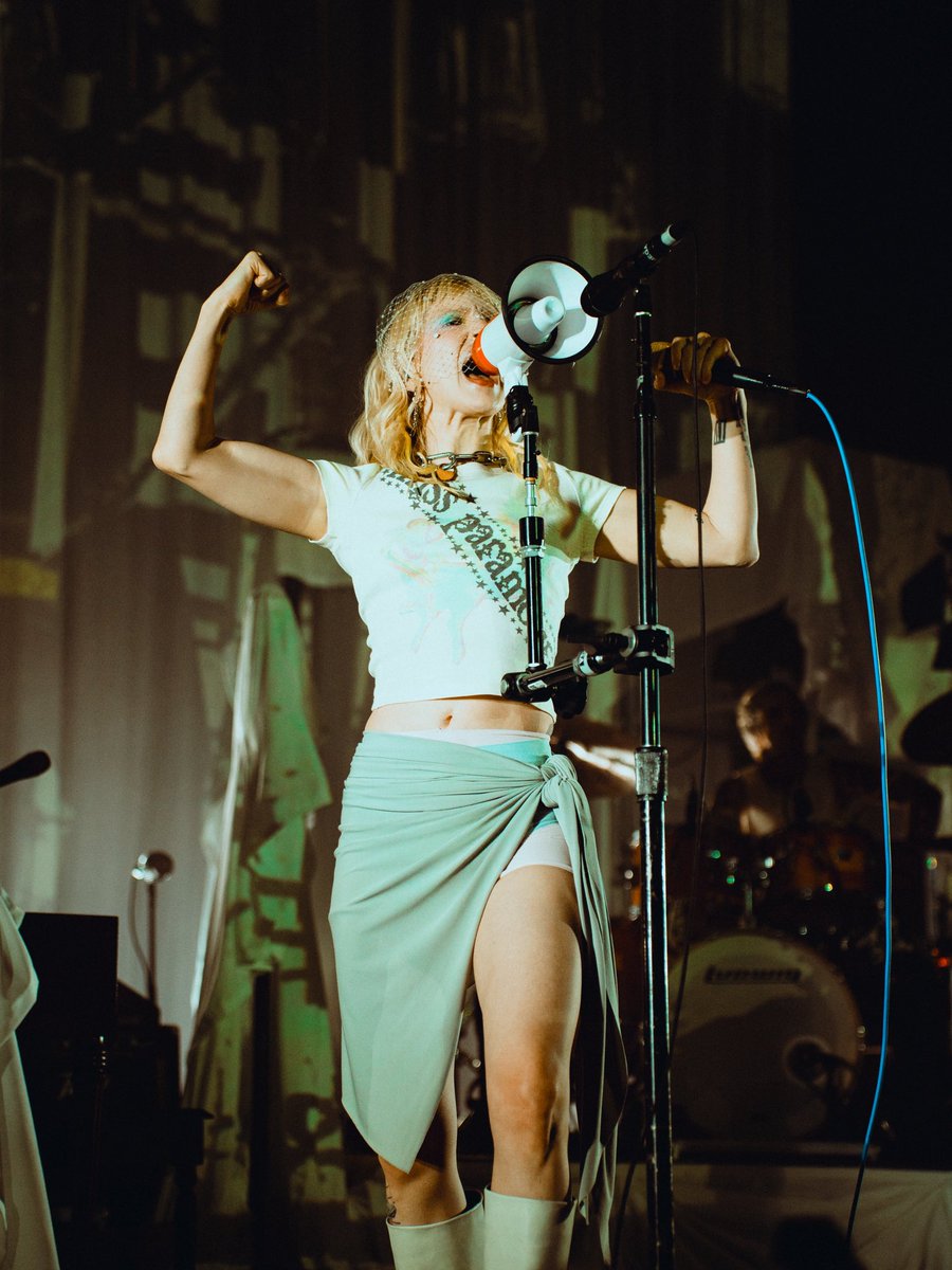 I experienced ego death at the ryman <3 more pics here if I try to write anything else about this I will start crying again!!!! instagram.com/p/DXsHKSWDjHA/…