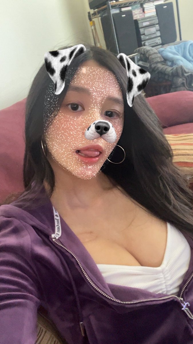 queen vivianne 🪐 tweet media