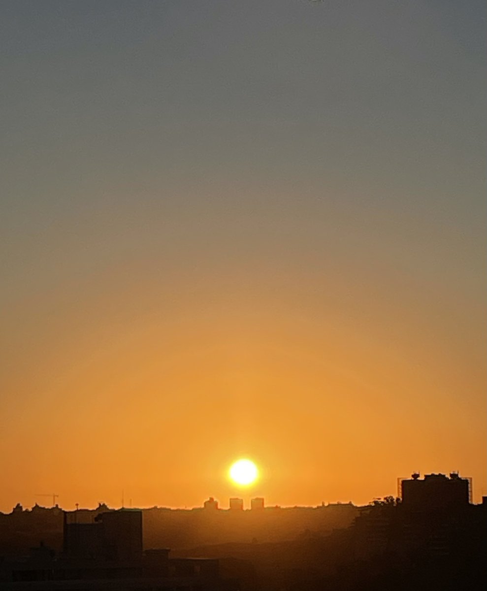 mvdsister's tweet image. Se empieza a poner el sol #Montevideo #sunsets