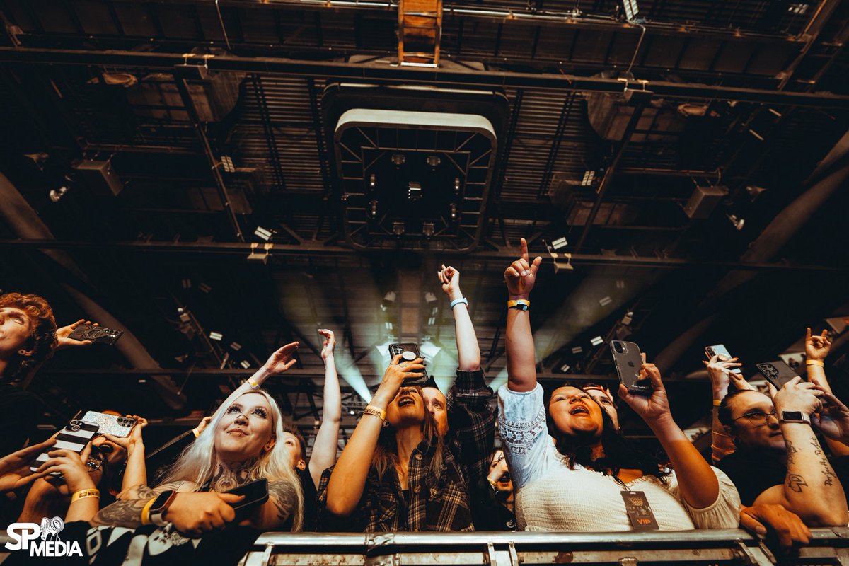 Scenes from our SOLD OUT show in Regina 🤘🤘 

We’re gearing up for Sault Ste. Marie…see you tonight!! 

📷 <a href="/SPMediaAZ/">SanjayParikhMedia</a> 

#ThreeDaysGrace #AlienationTour #FingerEleven #RoyalTusk #ReginaSK