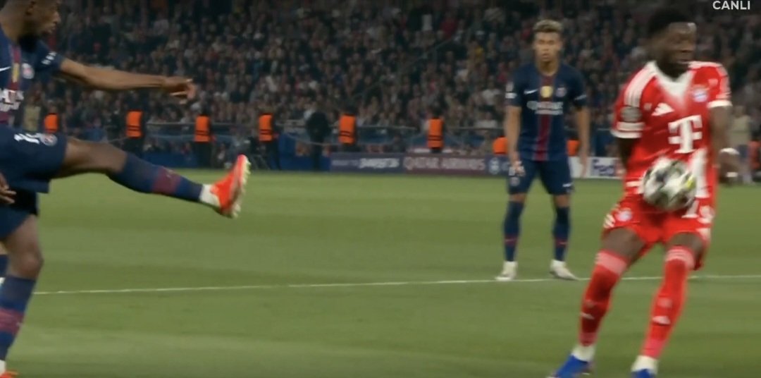refereechecking's tweet photo. #PSGvBAY
In the penalty position in the PSG match, the ball hits the leg first (in the 2nd picture, it can be seen that the shorts are lifted up). Based on IFAB's current rules regarding 'balls bouncing off the body', the decision is wrong; The game had to go on. https://t.co/cLEDb2EICX