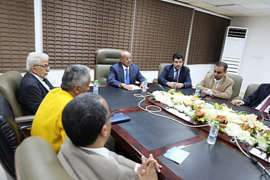 InfoSnanews's tweet image. عدن: محافظ البنك المركزي اليمني يقود إصلاحات رقابية من عدن ويبحث مع السفير الألماني دعم الاستقرار الاقتصادي

شبكة أخبار الجنوب S.N.A - عدن – متابعات إخبارية (إعلام رسمي) –  الثلاثاء 28 أبريل 2026م - #s_n_a_news:

facebook.com/share/p/18o9Y8…