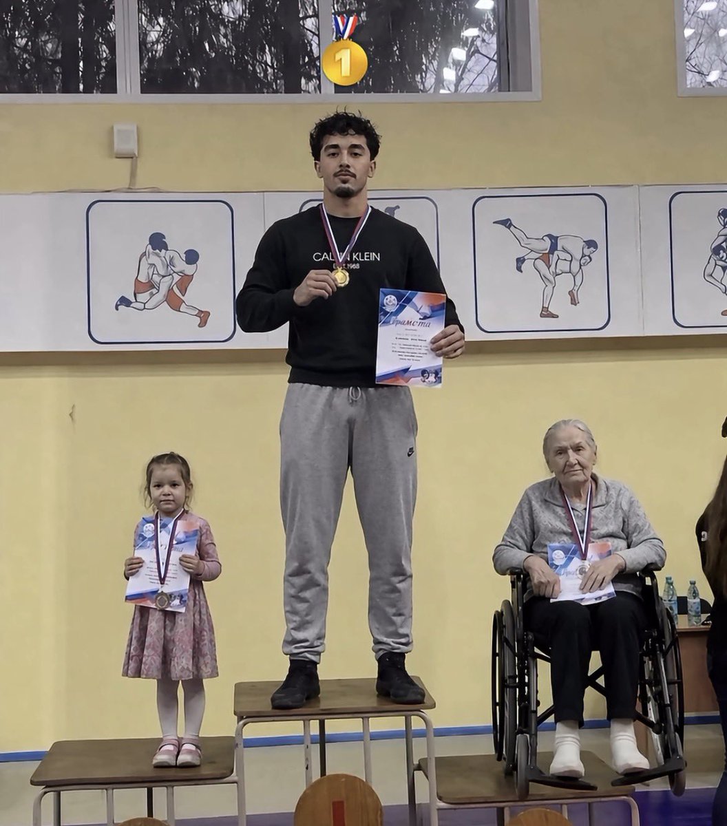 baciziplatan tweet media