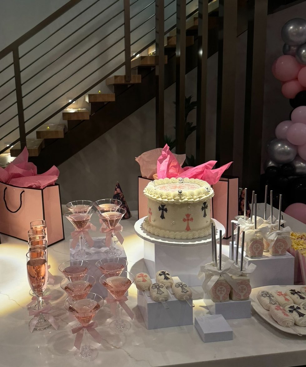 Cartierni 💋 tweet media