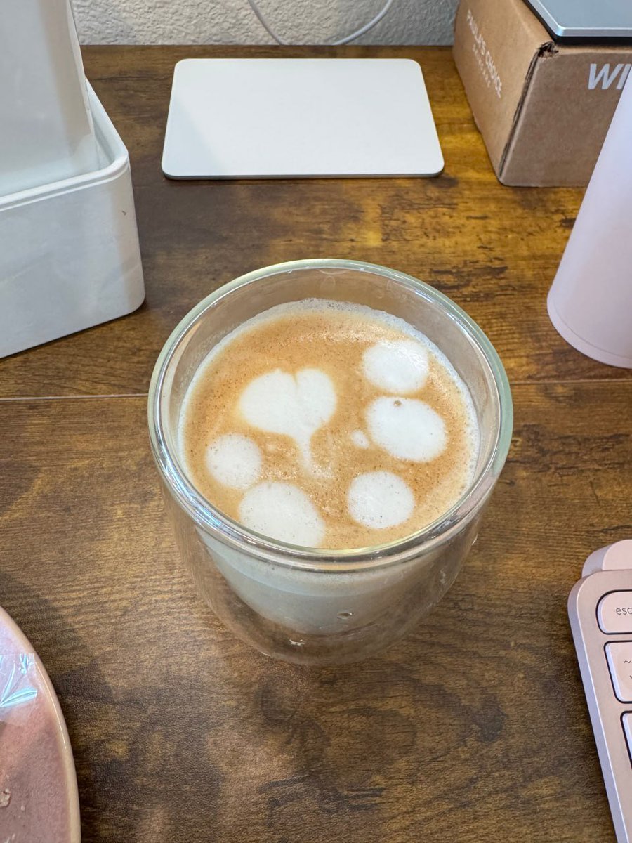 Oliviak2vb's tweet image. Coffee, cake, nature walks, and tiny unexpected visitors 🐿️☕
Sometimes happiness is just slowing down enough to notice the little things.
#CoffeeTime #NatureLover #SlowLiving #SimplePleasures #WeekendMood