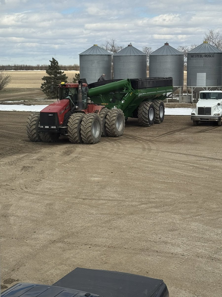 rgstone1's tweet image. To answer the question I asked a few months back about carts. Went with this one. Maybe the last one I buy..?? #agtwitter