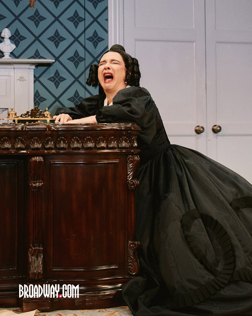 broadwaycom's tweet image. Oh, Maya! First look at first lady Maya Rudolph starring in Broadway's OH, MARY!

Get tickets to see the Rudolph administration: bit.ly/3weaIw3

📸: Emilio Madrid

#broadway #ohmary #mayarudolph
