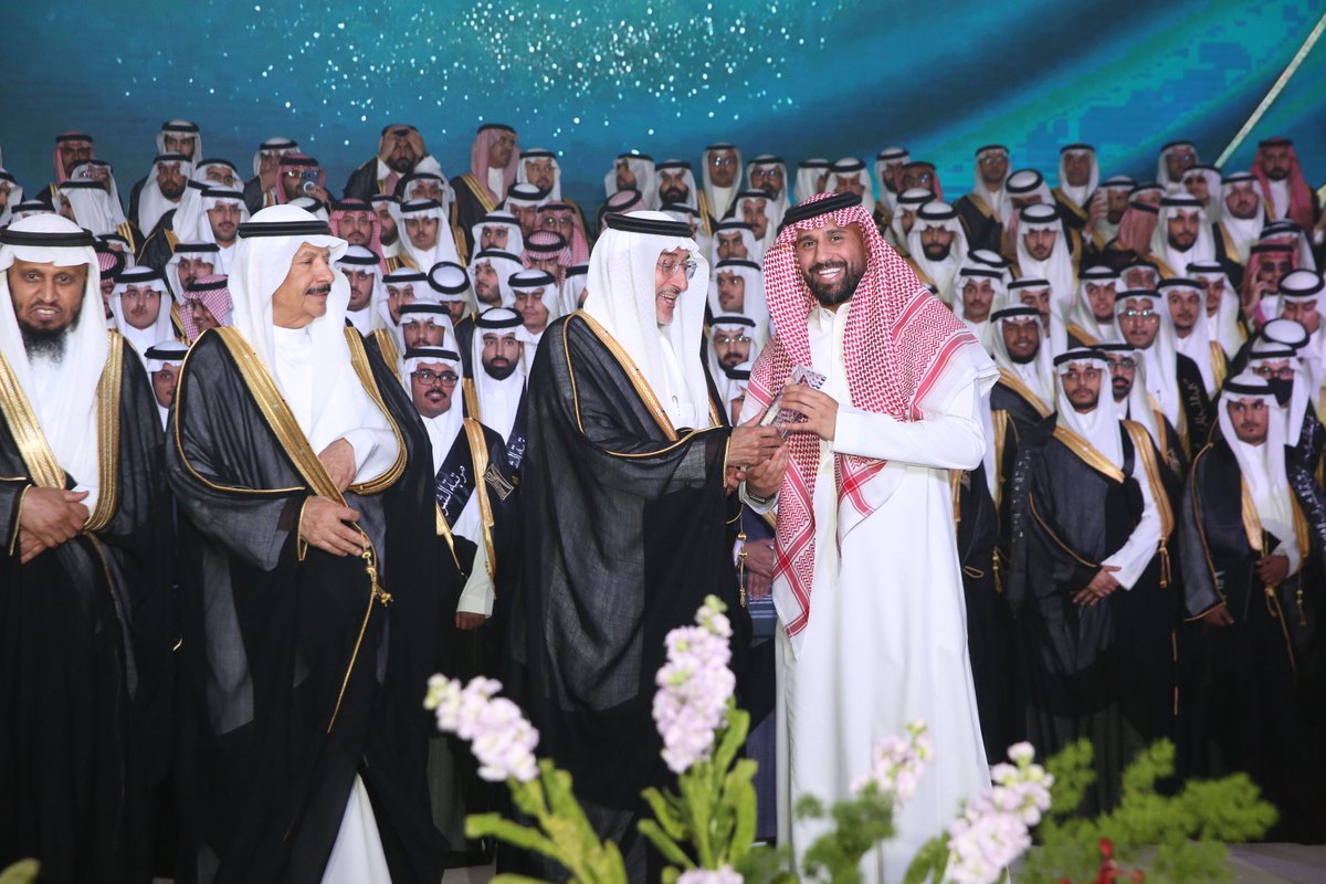 dau_university's tweet photo. وسلّم سعادة رئيس مجلس الأمناء الأستاذ الدكتور عبدالله المديميغ شركاء النجاح للجامعة فندق مداريم ⁦@madareemhotel⁩ 
وشركة ساوند فريم  ⁦@soundframe1
دروع تذكارية https://t.co/kubu3Drvy4