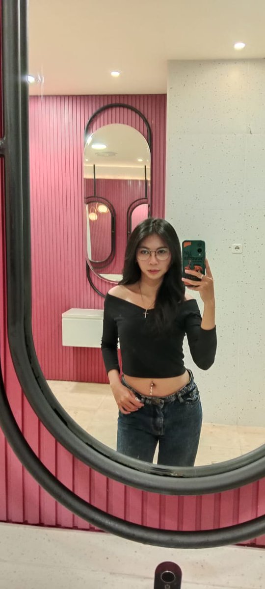 deranavey's tweet photo. hola. miss me? 💃🏻 https://t.co/dwBoaoDViI