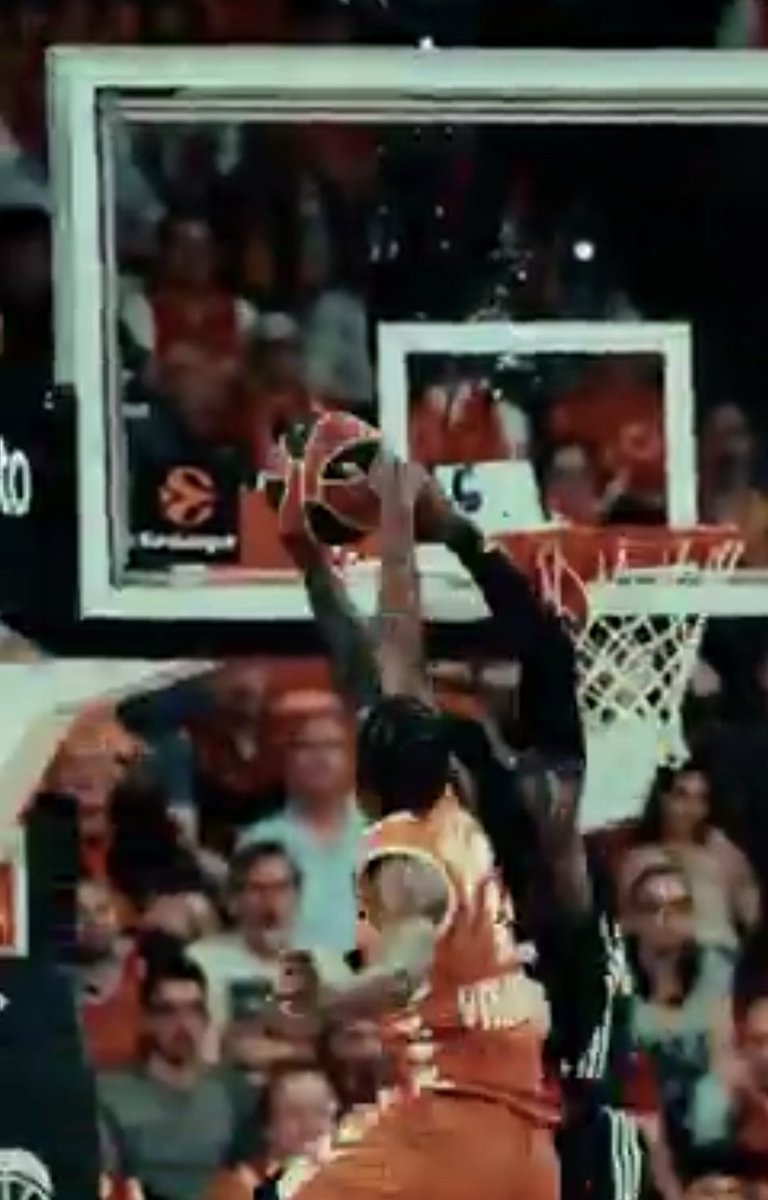 G_Chrono's tweet photo. @EuroLeague @brancoupapi99 @valenciabasket Α ρε μουνόπανα δεν σας χάλασε όμως; https://t.co/VvL5vAyYjO
