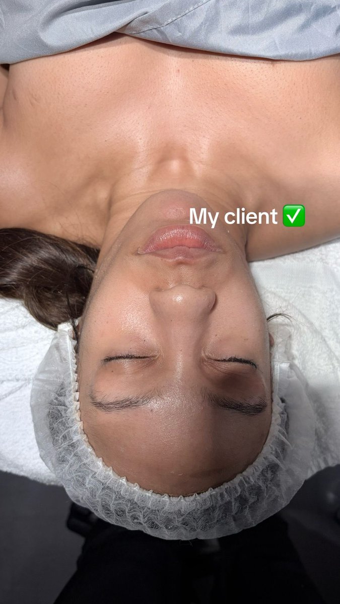 __bombshelll__'s tweet image. esthetician school is so fun 📚 #esthetician