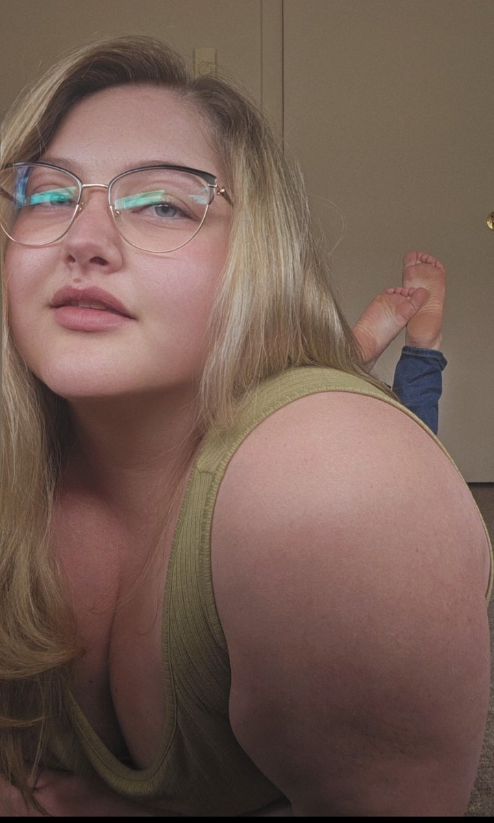 TemptressRhi tweet media