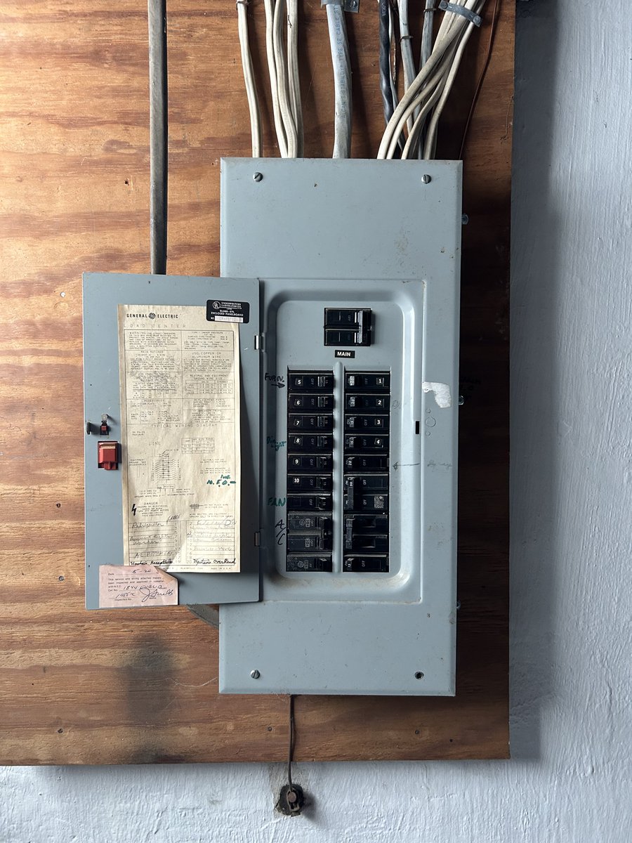 StephenByers14's tweet image. This panel was fine before. Now, not so much. #electrician