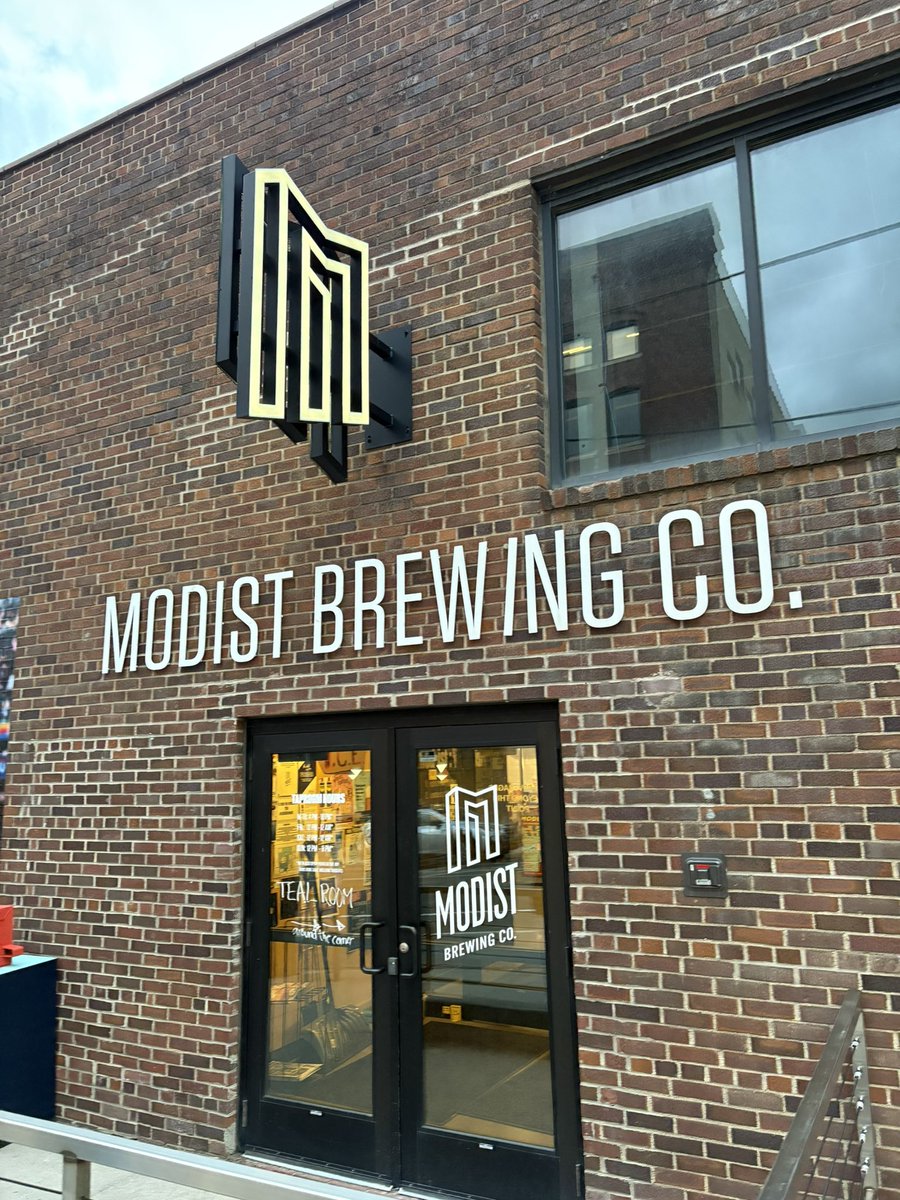 WagonsWast21781's tweet image. The 3rd &amp;amp; final brew stop for the twins in #Minneapolis was @ModistBrewing. This brewery provided pinball machines &amp;amp; card games for the kids, had an excellent Supra Black Lager, and best of all held regular hours on #EasterSunday! #ModistBrewing #Minnesota #craftbeer 🍺♠️🃏🐇