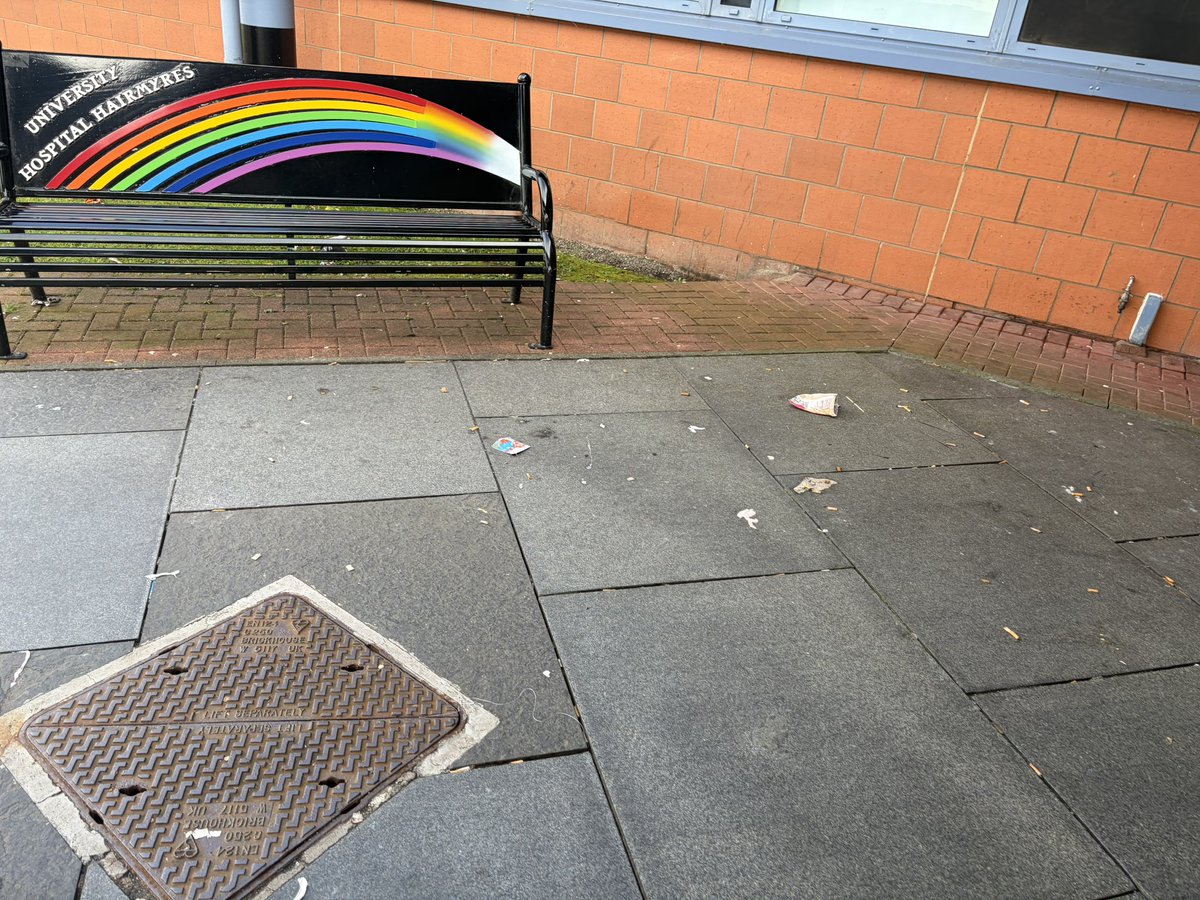 Rogar80's tweet photo. @babsc94 Just need to get them to clean out the bins in our hospitals probably! 🤦🏻 https://t.co/mXSdUEaBJb