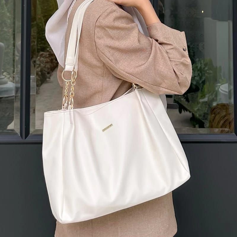 🐬 della tweet media