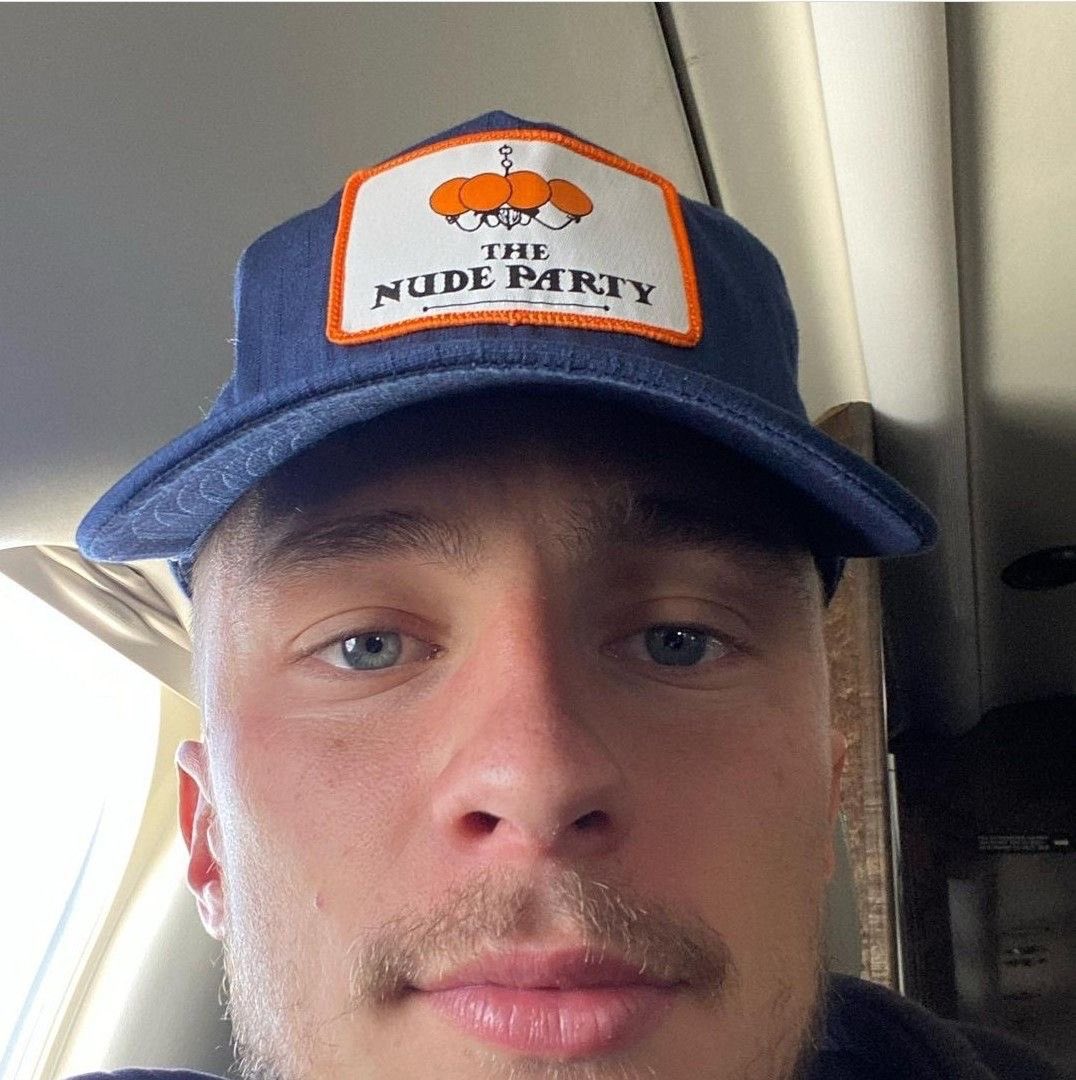 acervo drew starkey. tweet media