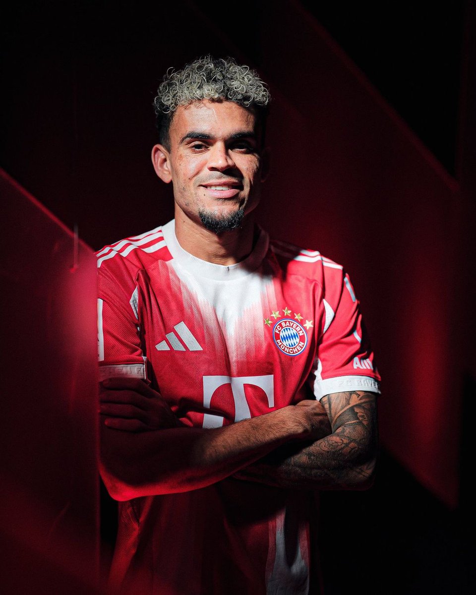 Luis Díaz ya tiene 10 G/A en la Champions League esta temporada.

7 goles y 3 asistencias.

2 asistencias en 8vos vs Atalanta
2 goles en 4tos vs Real Madrid
1 gol (y provocó un penal) en Semifinal vs PSG (falta la vuelta)

Increíble. 🇨🇴🪄