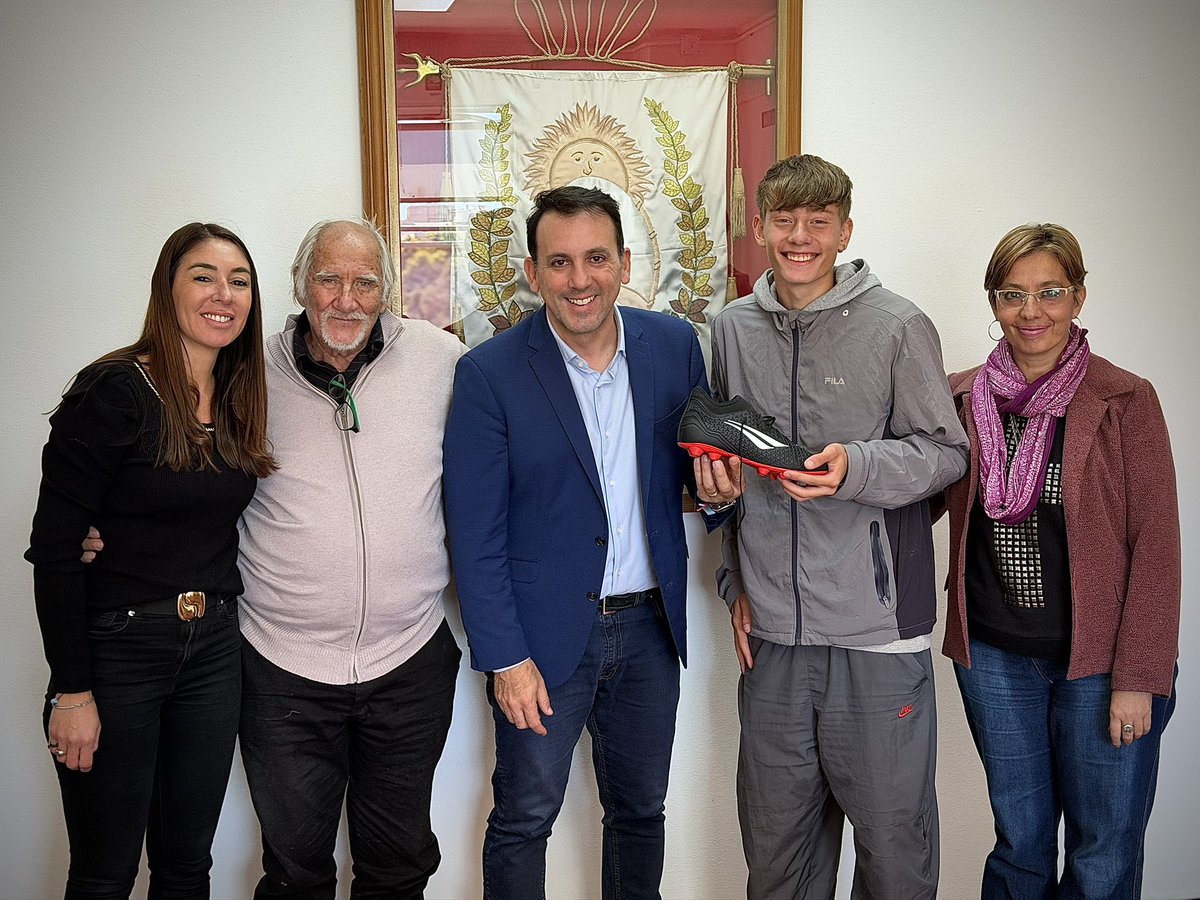 La educación y el deporte tienen un poder real, transformar trayectorias.

Stefano tiene 17 años y un proyecto de vida claro. Retomó sus estudios en el CENS N° 3497 y entrena a diario en <a href="/GimnasiaMendoza/">Gimnasia y Esgrima Mza</a>, donde su disciplina lo llevó a competir en torneos nacionales de la AFA.