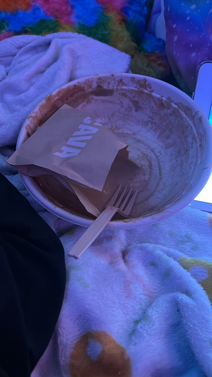 ezrrathescitzo's tweet image. I ate all this in the span of 5 mine after complaining how big I am #binge #edtwtㅤ #fat