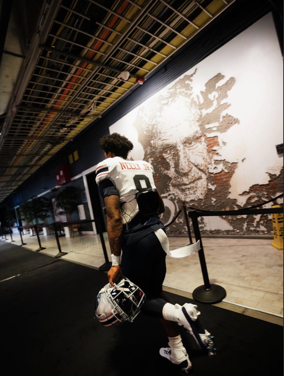 I_cuevas09's tweet photo. Blessed to receive my first offer from Howard University #GoBison 
@CoachThomas_14 @KurtvonBargen @yaboykc18 @CoachRashad804 https://t.co/aUk2yyBEsH