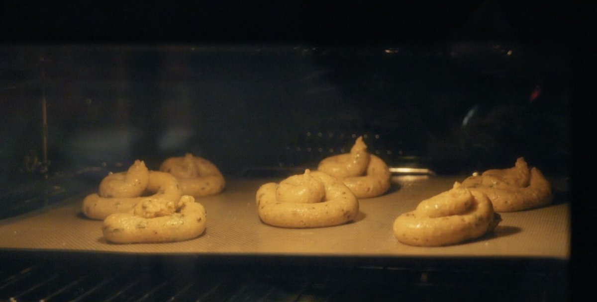 lennylaw's tweet image. Jesus what are they cooking on #Masterchef?

“Yes, Grace. It’s dog eggs à la mode.”