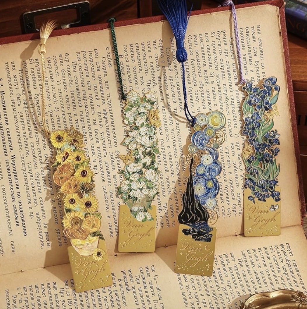 しおりってこんなに華やかでいいの？
本のあいだに芸術挟める贅沢…