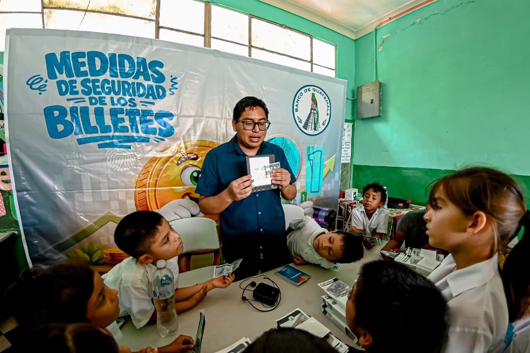 Banco de Guatemala tweet media