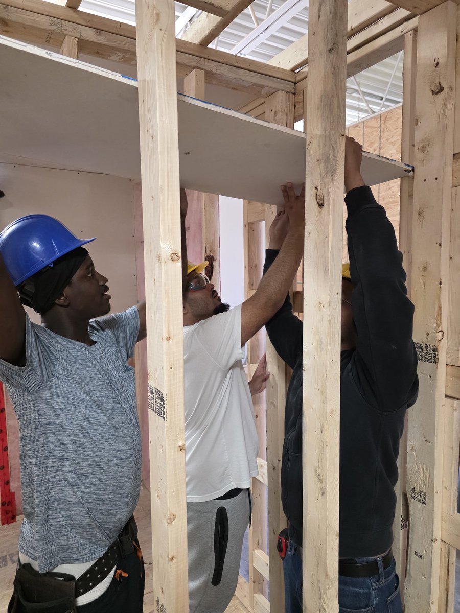cimtcollege's tweet image. 👷‍♂️💪 Watch our students at CIMT College in action as they master the art of drywall installation! 
From the classroom to real-world skills, our Trades Campus.
Visit cimtcollege.com and take the first step toward a rewarding career today!
#CIMTCollege #DrywallInstallation