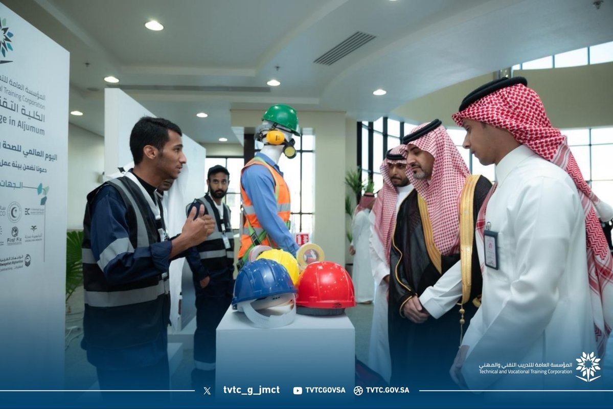 الكلية التقنية بالجموم tweet media