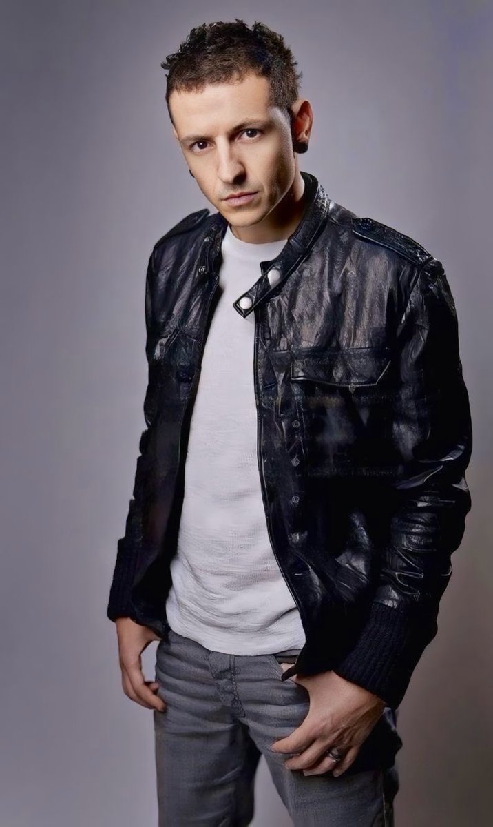 Julia_Shadow's tweet image. «I know that eventually everything will be okay, but that doesn't help me right now.»©️
#ChesterBennington #Chester #CelebrateChesterLife