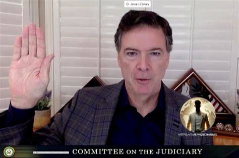 LadyAfro17's tweet photo. 28 aprile 2026, Stati Uniti
BLANCHE: JAMES COMEY ACCUSATO DI AVER MINACCIATO LA VITA DI TRUMP
L'ex direttore dell'FBI #James_Comey è stato formalmente accusato di aver minacciato la vita del presidente #Donald_Trump. Questo è stato ufficialmente annunciato dal Procuratore Generale ad interim degli Stati Uniti, #Todd_Blanch.
#28aprile #29aprile #USA
#DOJ #ToddBlanche #Trump.
#FBI #JamesComey
#AmericaNews
https://t.co/Dl4SpTyS3P