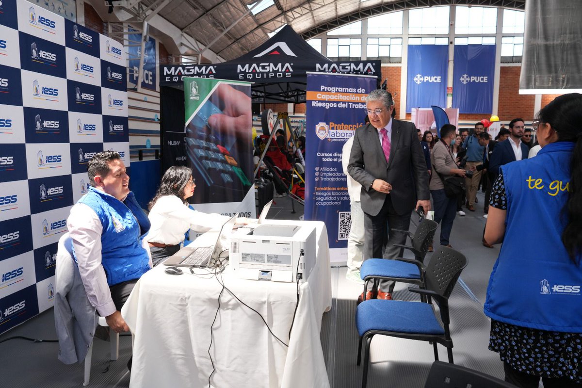 IESSPichincha's tweet photo. #IESSteInforma | Inauguramos la feria y charlas “Empresas que Cuidan, Empresas que Crecen” en conmemoración del Día Mundial de la Seguridad y Salud en el Trabajo. ⚠️
 
👥Los asistentes participaron en actividades inmersivas e informativas sobre prevención de riesgos laborales, salud ocupacional y servicios institucionales.