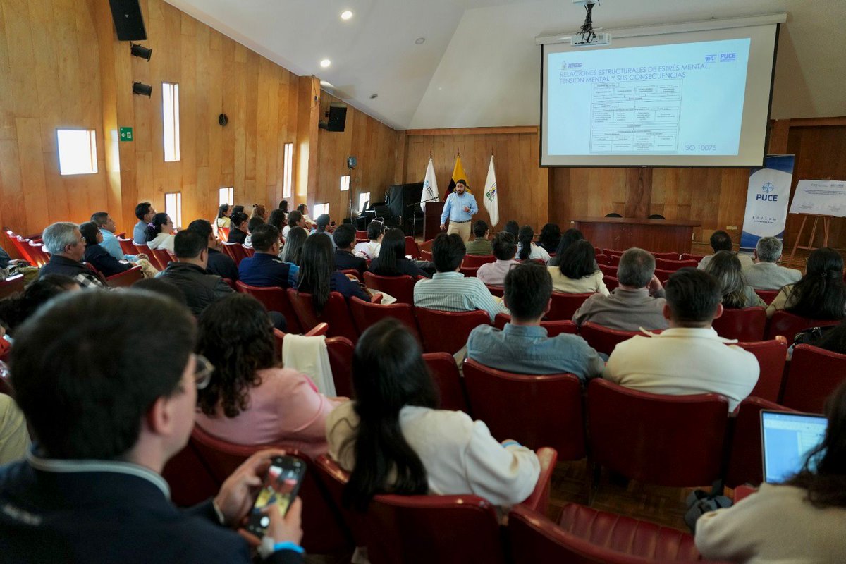 IESSPichincha's tweet photo. #IESSteInforma | Inauguramos la feria y charlas “Empresas que Cuidan, Empresas que Crecen” en conmemoración del Día Mundial de la Seguridad y Salud en el Trabajo. ⚠️
 
👥Los asistentes participaron en actividades inmersivas e informativas sobre prevención de riesgos laborales, salud ocupacional y servicios institucionales.