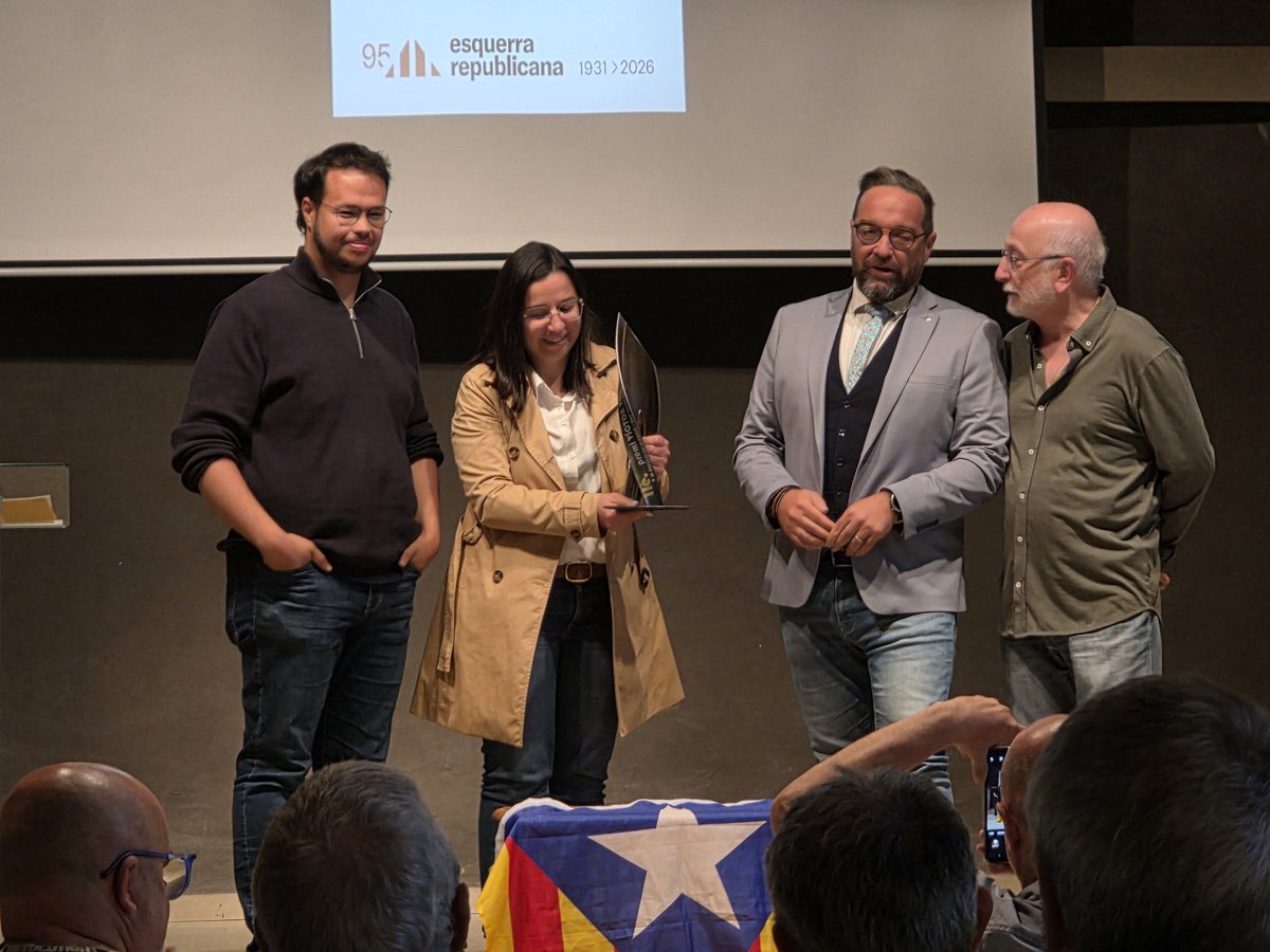 ERC_Cervera's tweet photo. 📌 Aquest dissabte a l'acte de lliurament dels premis Víctor Torres i Victorina Vila al castell de #Concabella. 

Felicitats als 🏆guardonats:  @kellyLaVoz i @Espitllera!!

#victortorres #victorinavila #segarra https://t.co/PuJqbwer4u