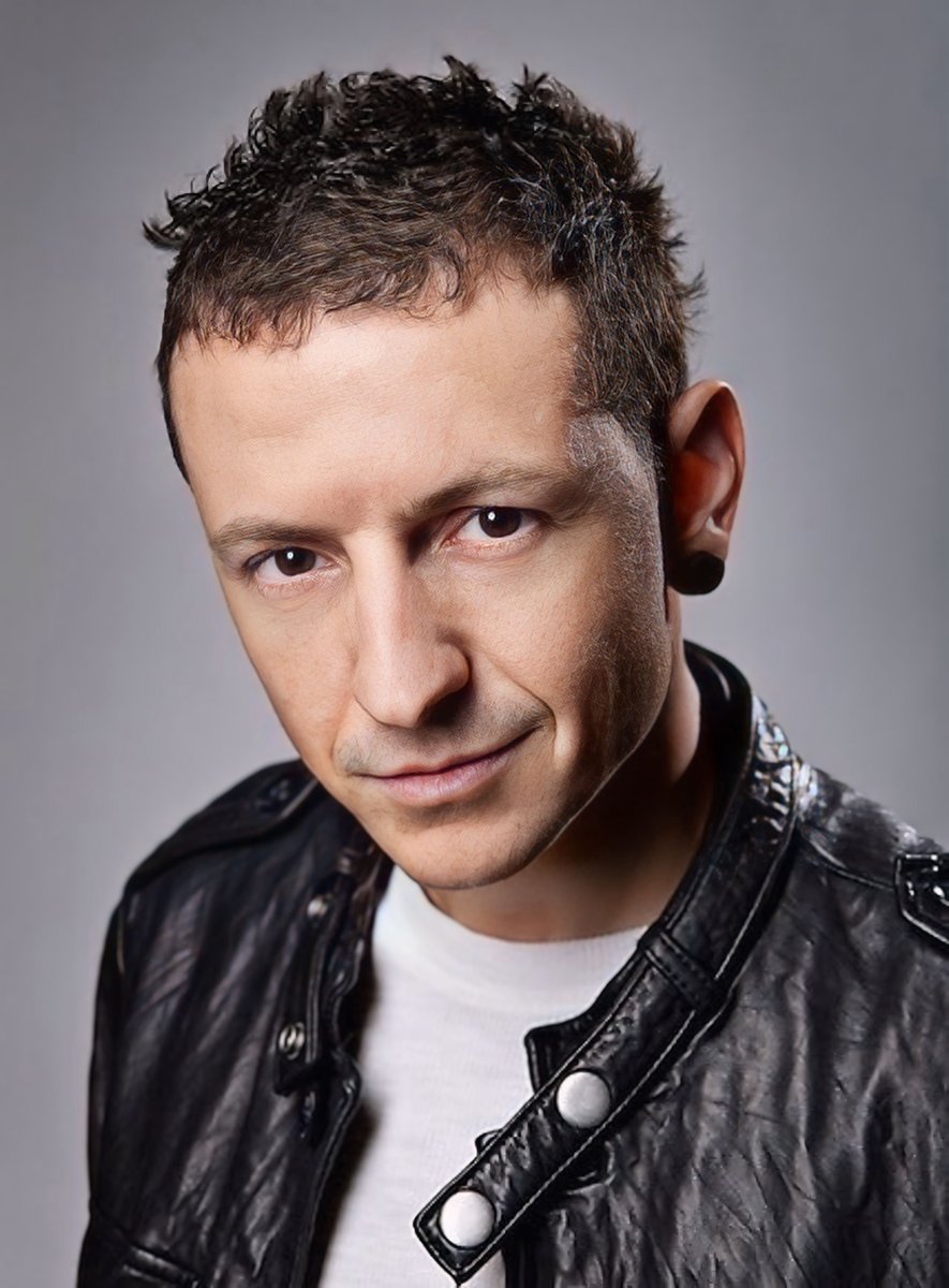 Julia_Shadow's tweet image. «People who think no one needs them are often the ones who are needed the most.»©️
#ChesterBennington #Chester #CelebrateChesterLife