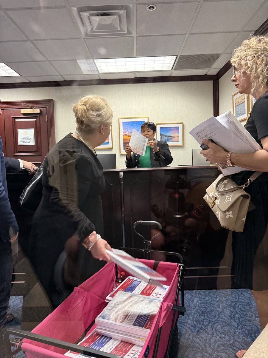 Amy Kremer tweet media