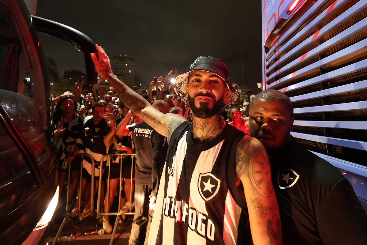 Gratidão eterna. Obrigado, Barboza 🖤😢

📸 Arthur Barreto e Vitor Silva