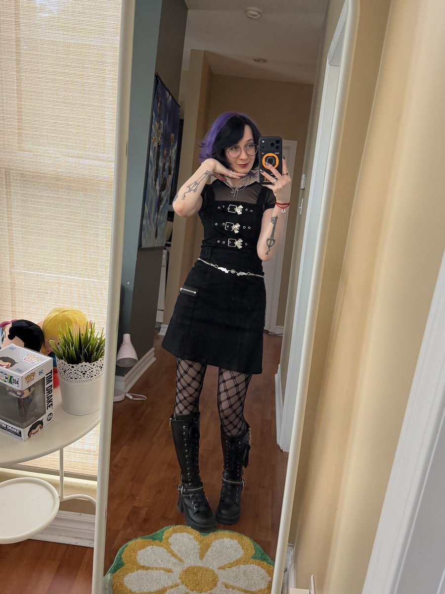 local emo goes outside (omw to bmth yippee)