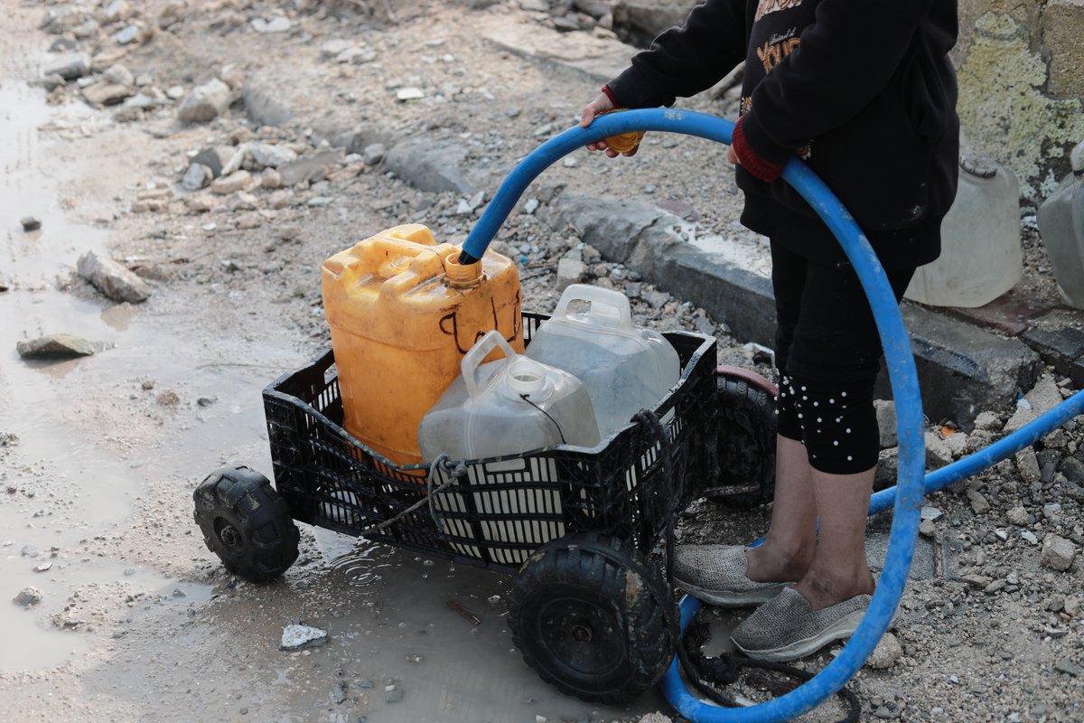MSF_Mexico's tweet image. En Gaza, el agua se está convirtiendo en una línea de vida cada vez más frágil. 💧

Abrimos hilo 👇
#NI #Gaza