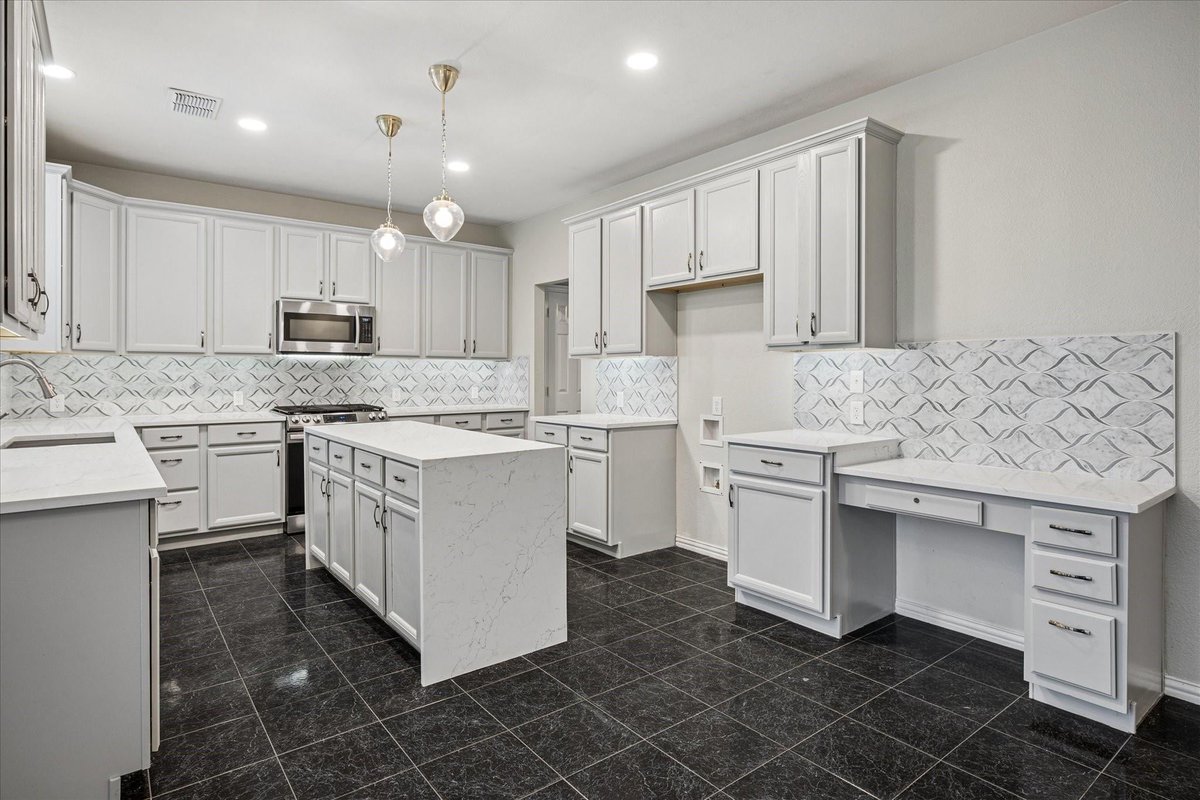 DFWNelsonAlv's tweet image. Join me this Saturday, May 2nd from 2-4 PM to tour this beautifully maintained home located in the highly desirable Shadow Ridge South community.

NelsonAlvarezDFW | 940-390-2048
TheNelsonAlvarez@outlook.com
NelsonAlvarez@KW.com

#dallas #dfw #openhouse #dfwrealtor #dfwrealestate