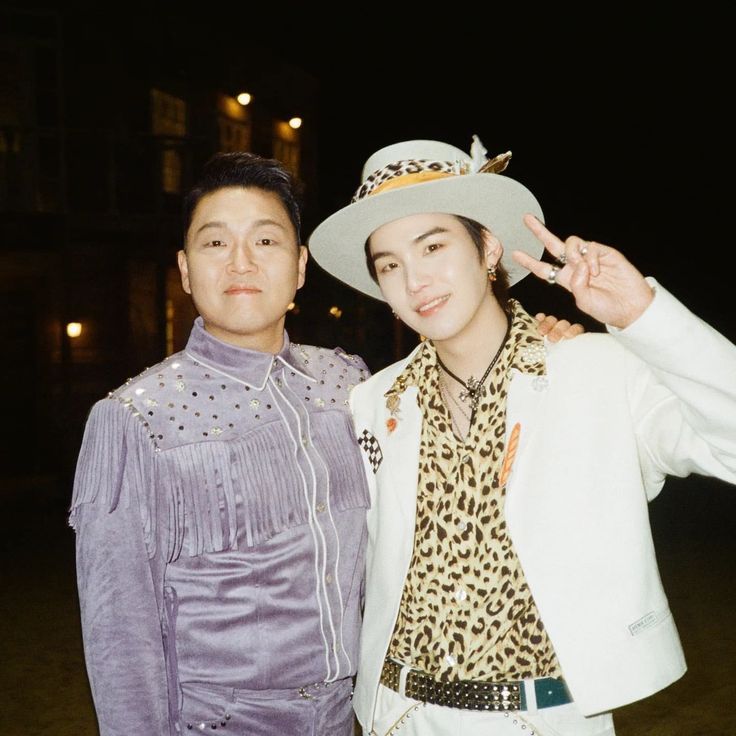 mygbrazil's tweet photo. #mygarchives
Há 4 anos foi lançado o hit icônico 'That That' by PSY (Prod & Feat #SUGA of BTS)!「 -ㅅ-「 「 -ㅅ-「 ㄱ -ㅅ-ㄱ「 -ㅅ-「
Um sucesso absoluto, essa música acumulou diversas conquistas e prêmios!
#4YearsWithThatThat
#ThatThatILikeThat #SUGA https://t.co/DvpnJiAHOY