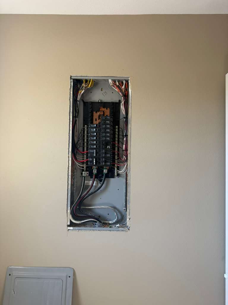 LlcPadilla6244's tweet image. Upgrade your electrical system with Electric Padilla LLC! ⚡🔧
Our team offers professional panel installation and replacement. Ensure your home or business is powered safely and efficiently.
📞 Contact us at 225-209-4889 today!
#PanelReplacement #Electricians #HomeImprovement
