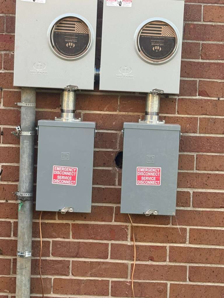 LlcPadilla6244's tweet image. Upgrade your electrical system with Electric Padilla LLC! ⚡🔧
Our team offers professional panel installation and replacement. Ensure your home or business is powered safely and efficiently.
📞 Contact us at 225-209-4889 today!
#PanelReplacement #Electricians #HomeImprovement