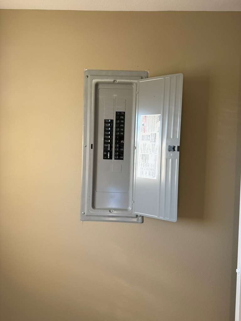 LlcPadilla6244's tweet image. Upgrade your electrical system with Electric Padilla LLC! ⚡🔧
Our team offers professional panel installation and replacement. Ensure your home or business is powered safely and efficiently.
📞 Contact us at 225-209-4889 today!
#PanelReplacement #Electricians #HomeImprovement