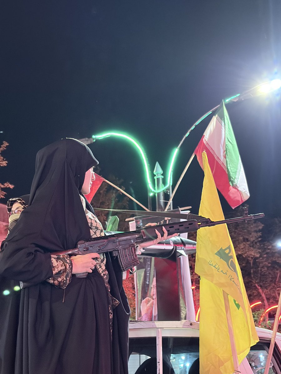 هِلیتو tweet media