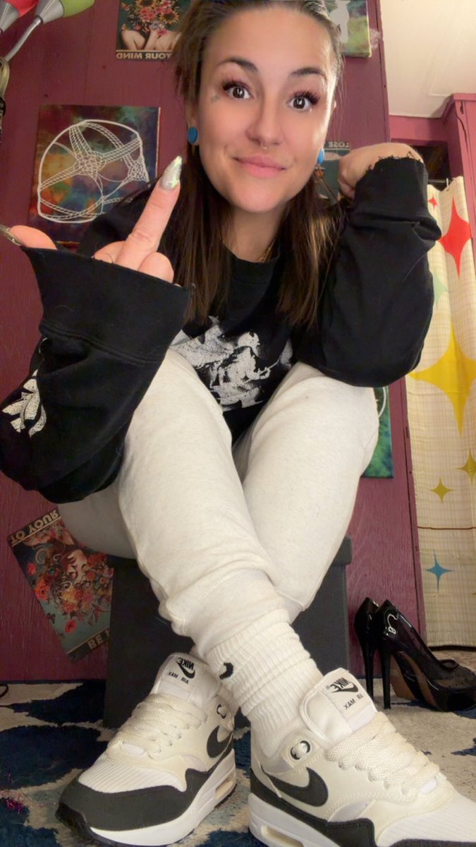 ✨SneakerPeach✨ tweet media