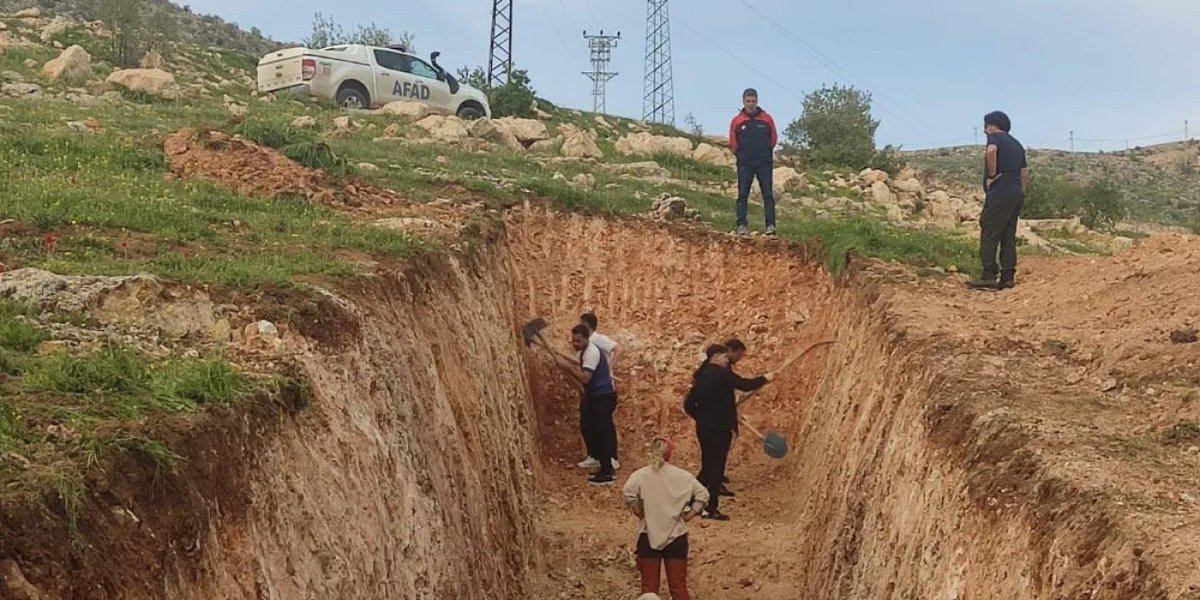 deu_daum's tweet photo. AFAD ve TÜBİTAK iş birliğiyle Şırnak–Cizre hattında çalışma başlatıldı

https://t.co/VtweNZpgGw https://t.co/Inwe833Xs3